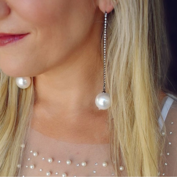 NWT LONG STATEMENT POLAR EARRINGS DANGLE STYLISH FEATHERWEIGHT - Picture 5 of 5